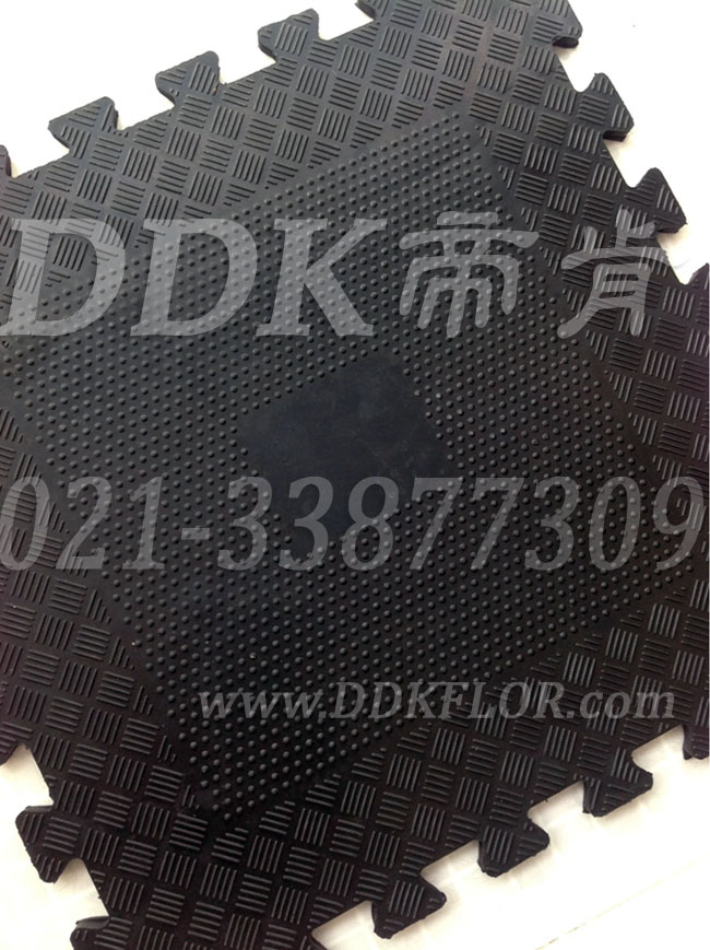 黑色（2013年款式）樣板圖片，帝肯(DDK)_4600（GB|吉霸）效果圖，健身房地墊,健身房地板,健身房地板膠,健身房地毯,健身房地膠,健身房橡膠地板,健身房防震地墊,減震橡膠墊,pvc橡膠地板,工廠用橡膠地墊,安全橡膠地墊,橡膠地板,橡膠防滑墊 ,橡膠彈性地墊,橡膠地毯,橡膠防滑地毯,橡膠防滑地墊,橡膠腳墊,工業(yè)橡膠地板,工業(yè)地板,工業(yè)地板膠,工業(yè)地磚,工廠地板,工廠地墊,工業(yè)防滑墊,工廠地板膠,工廠地膠,工廠防滑地墊,工廠防滑墊