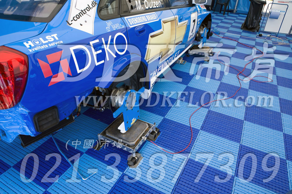 深藍+淺藍（1）_雪佛蘭汽車維修車間地板樣板圖片,帝肯(DDK)_7000_9979（維修車間地面材料）效果圖，pe戶外地板,pp防滑墊,塑料拼接地板,塑料拼裝地板,室外拼接地墊,室外鏤空拼裝地板,拼接地板,拼接式地墊,拼裝地墊,拼接式防滑墊,拼裝地板,拼裝地膠,模塊拼接式門墊,PVC拼接地墊,維修車間地板,車展地膠,車庫地板,車庫地墊,車庫地膠,車用防滑墊,車展地板,停車場防滑墊