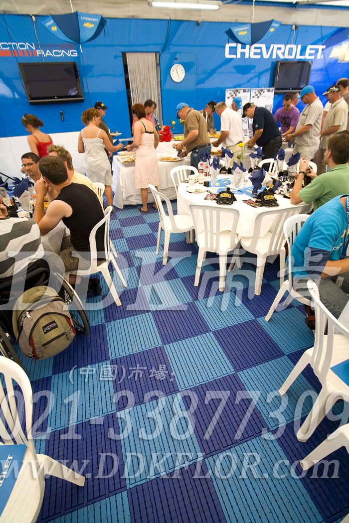 深藍+淺藍（3）_戶外帳篷活動地面材料樣板圖片,帝肯(DDK)_7000_600（篷房地面材料）效果圖，移動篷房用地板,pvc活動地板,pe戶外地板,戶外地磚,戶外地板,戶外塑料地板,戶外防滑墊,塑料戶外地板,pvc戶外地板,pvc承重地板,室外地坪,室外地墊,室外地板膠,室外地磚,室外地膠,室外塑料地板,室外塑料地毯,室外塑膠地板,室外拼接地墊,室外橡膠地板,室外環(huán)保地板,室外防滑地墊,室外防滑墊,展會地板,展會地膠,展銷會專用地板,可拼接展會塑膠地板,會展地板,展臺地板,車展地板,車展地膠,塑料拼接地板,塑料拼裝地板,PVC拼接地墊,拼接地板,拼接式地墊,拼裝地墊,拼裝地板,拼裝地膠,室外鏤空拼裝地板,組合式地墊