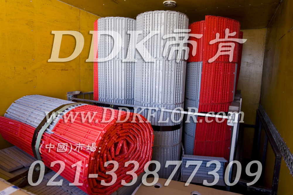 紅+灰（3）_戶外展會運動賽事帳篷地面材料樣板圖片,帝肯(DDK)_7000_600（篷房地面材料）效果圖，移動篷房用地板,pvc活動地板,pe戶外地板,戶外地磚,戶外地板,戶外塑料地板,戶外防滑墊,塑料戶外地板,pvc戶外地板,pvc承重地板,室外地坪,室外地墊,室外地板膠,室外地磚,室外地膠,室外塑料地板,室外塑料地毯,室外塑膠地板,室外拼接地墊,室外橡膠地板,室外環(huán)保地板,室外防滑地墊,室外防滑墊,展會地板,展會地膠,展銷會專用地板,可拼接展會塑膠地板,會展地板,展臺地板,車展地板,車展地膠,塑料拼接地板,塑料拼裝地板,PVC拼接地墊,拼接地板,拼接式地墊,拼裝地墊,拼裝地板,拼裝地膠,室外鏤空拼裝地板,組合式地墊