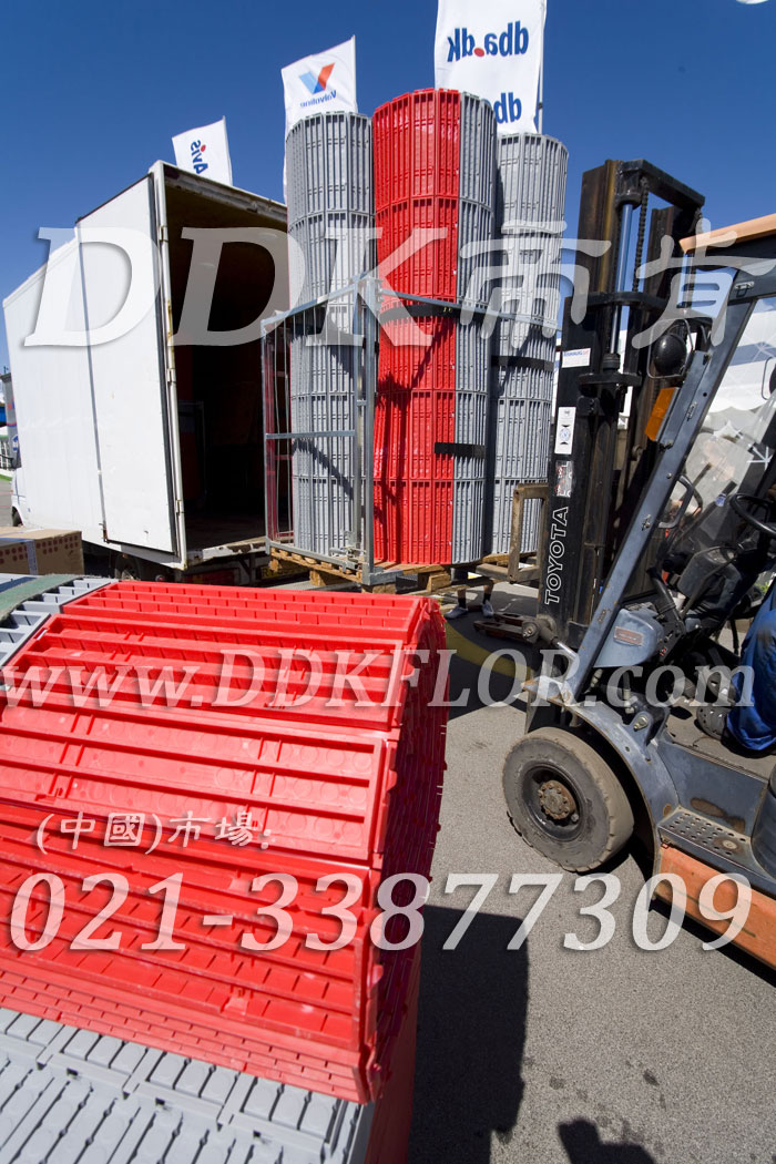 紅色（3）_戶外活動草坪地面保護(hù)材料樣板圖片,帝肯(DDK)_7000_222（草坪保護(hù)材料）效果圖，草坪保護(hù)板,草坪保護(hù)墊,草坪專用蓋板,草坪地板