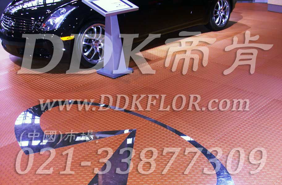 咖啡色定制款（1）_汽車展廳地面材料樣板圖片,帝肯(DDK)_3000_680（展會地板材料）效果圖,會展地板,可拼接展會塑膠地板,展會地板,展會地膠,展廳塑料格柵,展廳展車地墊,展臺地板,展銷會專用地板,摩托車展臺,汽車4s店卡扣展示板,汽車展廳地墊,汽車展廳地板,汽車展臺,汽車展示地墊,車型展示板,車展地板,車展地膠