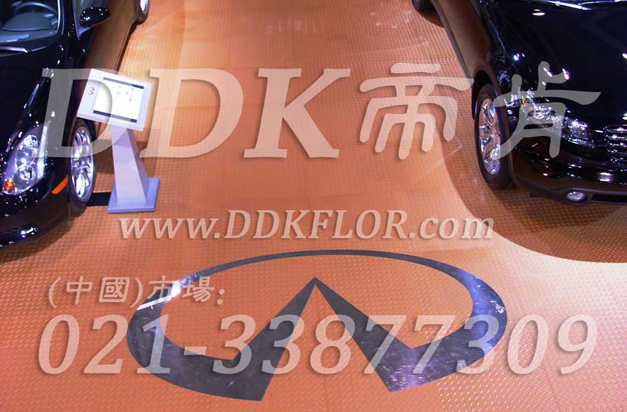 咖啡色定制款（2）_汽車展廳地面材料樣板圖片,帝肯(DDK)_3000_680（展會地板材料）效果圖,會展地板,可拼接展會塑膠地板,展會地板,展會地膠,展廳塑料格柵,展廳展車地墊,展臺地板,展銷會專用地板,摩托車展臺,汽車4s店卡扣展示板,汽車展廳地墊,汽車展廳地板,汽車展臺,汽車展示地墊,車型展示板,車展地板,車展地膠