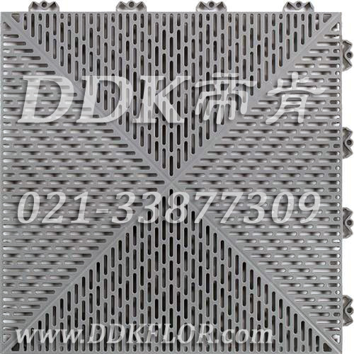 淺灰色菱形濾水板樣板圖片,帝肯(DDK)_9013（Piz|廣場）效果圖，泳池地膠,泳池防滑地墊,泳池防滑地毯,游泳池防滑墊,游泳池防滑地膠,游泳池地墊,浴室pvc格柵地板,浴室地墊,浴室地板,浴室地板磚,浴室地毯,浴室地磚,浴室墊,浴室防滑地墊,浴室防滑地磚,浴室防滑地膠,浴室防滑墊,浴室防滑疏水磚,浴池防滑地墊,浴池防滑墊,衛(wèi)生間地墊,衛(wèi)生間防滑地毯,衛(wèi)浴防滑墊,衛(wèi)生間地板隔水墊,衛(wèi)生間地膠,衛(wèi)生間塑料地板,衛(wèi)生間防水地墊,衛(wèi)生間防水墊,衛(wèi)生間防滑地墊,衛(wèi)生間防滑墊,廁所防滑墊,洗浴防滑墊,淋浴房防滑墊