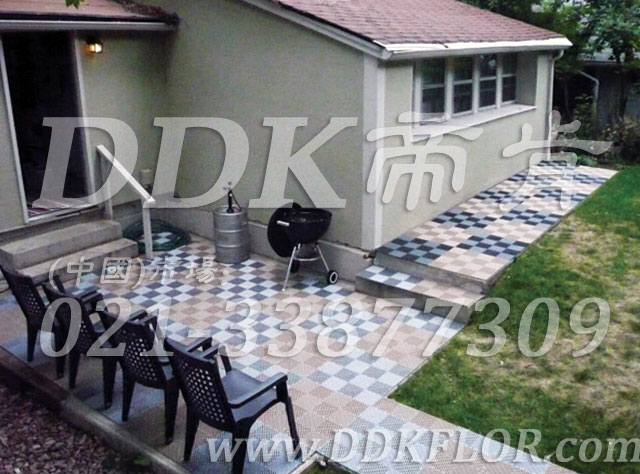 灰白+青色_別墅戶外地面材料樣板圖片,帝肯(DDK)_8100_T550（室外花園地面材料）效果圖，戶外地磚,戶外地板,戶外花園地磚,pvc戶外地板,塑料戶外地板,幼兒園戶外地墊,幼兒園戶外地板,戶外地墊,戶外地毯,戶外地膠,戶外塑料地板,戶外塑膠地毯,戶外花園地板,戶外草坪地墊,戶外防滑墊,花園戶外地板,陽臺戶外地板,入戶花園地板,入戶花園地面,室外花園地磚,花園地板磚,露臺花園裝修,室外地板膠,室外地磚,室外地膠,室外塑料地板,室外塑膠地板,室外鏤空拼裝地板,室外防水地板,室外防滑地墊,室外生態(tài)地板,室外環(huán)保地板,室外防腐地板,室外陽臺地板,室外陽臺磚,室外露臺地磚,室外露臺裝修,幼兒園室外地膠