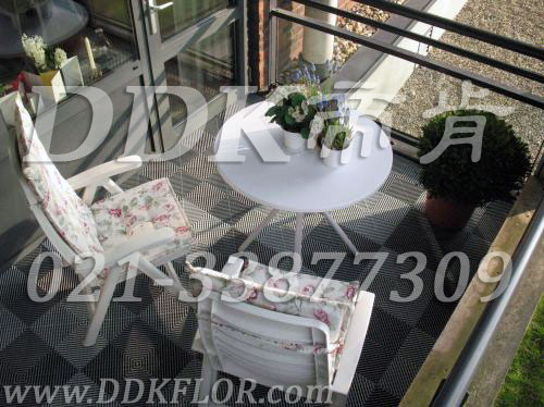 經(jīng)典灰色_露臺新式防滑地磚效果圖樣板圖片,帝肯(DDK)_8100_T500（露天陽臺地面材料）效果圖,別墅陽臺地板,別墅陽臺裝修,室外陽臺地板,室外陽臺磚,室外露臺地磚,室外露臺裝修,舞臺地板,陽臺地板磚,陽臺地磚裝修,陽臺戶外地板,陽臺拼裝地板,陽臺裝修,露臺地板,露臺地磚,露臺地面裝修,露臺拼接地板,露臺花園裝修,露臺防滑地板,露臺防滑地磚,頂樓露臺裝修,室外生態(tài)地板,室外環(huán)保地板,室外防腐地板