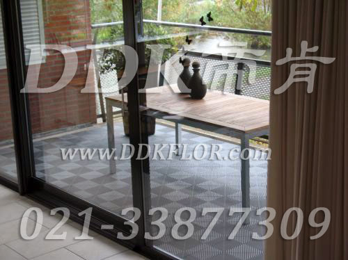 開放式大陽(yáng)臺(tái)疏水型地磚裝修效果圖_灰色鋪裝樣板圖片,帝肯(DDK)_8100_T500(露天陽(yáng)臺(tái)地面材料)效果圖 開放式大陽(yáng)臺(tái)疏水型地磚裝修效果圖_灰色鋪裝樣板圖片,帝肯(DDK)_8100_T500(露天陽(yáng)臺(tái)地面材料)效果圖,別墅陽(yáng)臺(tái)地板,別墅陽(yáng)臺(tái)裝修,室外陽(yáng)臺(tái)地板,室外陽(yáng)臺(tái)磚,室外露臺(tái)地磚,室外露臺(tái)裝修,舞臺(tái)地板,陽(yáng)臺(tái)地板磚,陽(yáng)臺(tái)地磚裝修,陽(yáng)臺(tái)戶外地板,陽(yáng)臺(tái)拼裝地板,陽(yáng)臺(tái)裝修,露臺(tái)地板,露臺(tái)地磚,露臺(tái)地面裝修,露臺(tái)拼接地板,露臺(tái)花園裝修,露臺(tái)防滑地板,露臺(tái)防滑地磚,頂樓露臺(tái)裝修,室外生態(tài)地板,室外環(huán)保地板,室外防腐地板