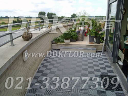 樓頂露臺(tái)花園地面鋪疏水地磚材料_灰色組合樣板圖片,帝肯(DDK)_8100_T500（露天陽臺(tái)地面材料）效果圖,別墅陽臺(tái)地板,別墅陽臺(tái)裝修,室外陽臺(tái)地板,室外陽臺(tái)磚,室外露臺(tái)地磚,室外露臺(tái)裝修,舞臺(tái)地板,陽臺(tái)地板磚,陽臺(tái)地磚裝修,陽臺(tái)戶外地板,陽臺(tái)拼裝地板,陽臺(tái)裝修,露臺(tái)地板,露臺(tái)地磚,露臺(tái)地面裝修,露臺(tái)拼接地板,露臺(tái)花園裝修,露臺(tái)防滑地板,露臺(tái)防滑地磚,頂樓露臺(tái)裝修,室外生態(tài)地板,室外環(huán)保地板,室外防腐地板