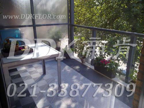 黑加白拼裝組合（4）_露天陽臺(tái)新型歐式功能性地板磚效果圖樣板圖片,帝肯(DDK)_8100_T500（露天陽臺(tái)地面材料）效果圖,別墅陽臺(tái)地板,別墅陽臺(tái)裝修,室外陽臺(tái)地板,室外陽臺(tái)磚,室外露臺(tái)地磚,室外露臺(tái)裝修,舞臺(tái)地板,陽臺(tái)地板磚,陽臺(tái)地磚裝修,陽臺(tái)戶外地板,陽臺(tái)拼裝地板,陽臺(tái)裝修,露臺(tái)地板,露臺(tái)地磚,露臺(tái)地面裝修,露臺(tái)拼接地板,露臺(tái)花園裝修,露臺(tái)防滑地板,露臺(tái)防滑地磚,頂樓露臺(tái)裝修,室外生態(tài)地板,室外環(huán)保地板,室外防腐地板