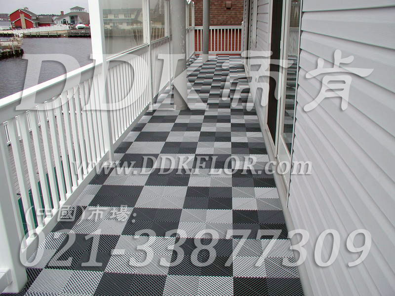 經典灰色_可拼式（11）_露天走廊地面用新型地板樣板圖片,帝肯(DDK)_8100_T500（露天陽臺地面材料）效果圖,走廊地板,走廊防滑墊,別墅陽臺地板,別墅陽臺裝修,室外陽臺地板,室外陽臺磚,室外露臺地磚,室外露臺裝修,舞臺地板,陽臺地板磚,陽臺地磚裝修,陽臺戶外地板,陽臺拼裝地板,陽臺裝修,露臺地板,露臺地磚,露臺地面裝修,露臺拼接地板,露臺花園裝修,露臺防滑地板,露臺防滑地磚,頂樓露臺裝修,室外生態(tài)地板,室外環(huán)保地板,室外防腐地板 