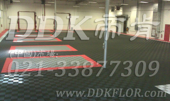 深灰色（2）_維修間地面鋪耐油抗壓新型地磚材料樣板圖片,帝肯(DDK)_8100_9979（工廠地面材料）效果圖,工廠車間地膠,維修車間地板,車間地墊,車間地板,車間地板磚,車間用地板膠,車間塑料防滑墊,車間地膠墊,車間防砸地板,車間防滑墊,車間防滑地墊,抗壓地板,抗壓地墊,耐壓地板,耐壓耐磨地毯,耐重壓地墊,防水地墊,透水地墊,透水地板膠墊,防水墊,防水地膠墊,防水防滑墊,防滑隔水墊,隔水地墊,隔水地板,隔水材料,疏水地墊,疏水板,疏水磚,疏水防滑墊,疏水防滑地墊,耐油耐水地墊,漏水防滑墊,漏水地膠,漏水地墊,疏水墊,排水地板,排水防滑墊,排水地墊,泄水型地板磚,pvc防水地墊,工業(yè)地墊,工業(yè)地板,工業(yè)地板膠,工業(yè)地磚,工業(yè)地膠,工廠走道地墊,工廠地墊,工業(yè)防滑墊,工業(yè)防滑地板,工業(yè)防滑地墊,工業(yè)走道地墊,工業(yè)耐油地墊,工業(yè)用格柵地墊,工廠用塑料地板,工廠地膠,工廠地板膠,工廠地板,工廠塑膠地板,pvc工業(yè)地板,廠房地板材料,廠房地膠,廠房防滑地膠,pvc承重地板,重型防滑耐油墊,塑料拼裝地板,塑料拼接地板,拼接式地墊,拼接地板,拼接式防滑墊,拼裝地墊,拼裝地板,拼裝地膠,防滑拼墊,耐酸堿地墊,耐酸堿防腐蝕膠墊,防酸堿地膠墊,網(wǎng)孔地墊,網(wǎng)格地板,網(wǎng)格防滑墊,網(wǎng)狀防滑墊,塑料網(wǎng)格扳,塑料網(wǎng)格防滑地墊,塑料防滑網(wǎng)格墊,防滑塑料網(wǎng)格