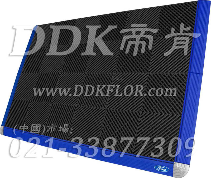 黑色+藍(lán)色框_工廠車間環(huán)境工業(yè)耐磨抗壓防滑地面材料（1）樣板圖片,帝肯(DDK)_8100_9979（工廠地面材料）效果圖,工廠車間地膠,維修車間地板,車間地墊,車間地板,車間地板磚,車間用地板膠,車間塑料防滑墊,車間地膠墊,車間防砸地板,車間防滑墊,車間防滑地墊,抗壓地板,抗壓地墊,耐壓地板,耐壓耐磨地毯,耐重壓地墊,防水地墊,透水地墊,透水地板膠墊,防水墊,防水地膠墊,防水防滑墊,防滑隔水墊,隔水地墊,隔水地板,隔水材料,疏水地墊,疏水板,疏水磚,疏水防滑墊,疏水防滑地墊,耐油耐水地墊,漏水防滑墊,漏水地膠,漏水地墊,疏水墊,排水地板,排水防滑墊,排水地墊,泄水型地板磚,pvc防水地墊,工業(yè)地墊,工業(yè)地板,工業(yè)地板膠,工業(yè)地磚,工業(yè)地膠,工廠走道地墊,工廠地墊,工業(yè)防滑墊,工業(yè)防滑地板,工業(yè)防滑地墊,工業(yè)走道地墊,工業(yè)耐油地墊,工業(yè)用格柵地墊,工廠用塑料地板,工廠地膠,工廠地板膠,工廠地板,工廠塑膠地板,pvc工業(yè)地板,廠房地板材料,廠房地膠,廠房防滑地膠,pvc承重地板,重型防滑耐油墊,塑料拼裝地板,塑料拼接地板,拼接式地墊,拼接地板,拼接式防滑墊,拼裝地墊,拼裝地板,拼裝地膠,防滑拼墊,耐酸堿地墊,耐酸堿防腐蝕膠墊,防酸堿地膠墊,網(wǎng)孔地墊,網(wǎng)格地板,網(wǎng)格防滑墊,網(wǎng)狀防滑墊,塑料網(wǎng)格扳,塑料網(wǎng)格防滑地墊,塑料防滑網(wǎng)格墊,防滑塑料網(wǎng)格