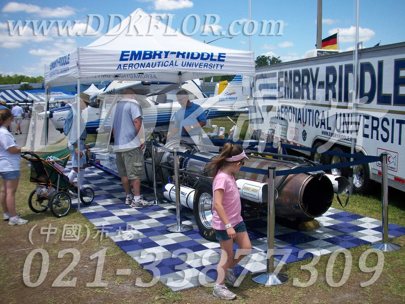 藍(lán)色+白色組合安裝_ 戶外展覽展示地板材料（2）樣板圖片,帝肯(DDK)_8100_680（展覽地面地板材料）效果圖,會(huì)展地板,展會(huì)地板,展會(huì)地膠,展廳塑料格柵,可拼接展會(huì)塑膠地板,展銷(xiāo)會(huì)專用地板,草坪保護(hù)板,草坪地板,草坪專用蓋板