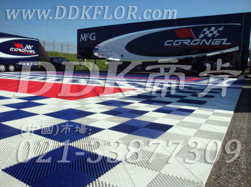 藍(lán)色+白色組合安裝_ 戶外展覽展示地板材料（7）樣板圖片,帝肯(DDK)_8100_680（展覽地面地板材料）效果圖,會(huì)展地板,展會(huì)地板,展會(huì)地膠,展廳塑料格柵,可拼接展會(huì)塑膠地板,展銷(xiāo)會(huì)專用地板,