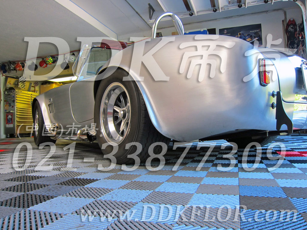 私人車庫地面鋪裝地板材料(1)_灰色樣板圖片,帝肯(DDK)_8100_C618(私人車庫地面材料)效果圖 私人車庫地面鋪裝地板材料(1)_灰色樣板圖片,帝肯(DDK)_8100_C618(私人車庫地面材料)效果圖,別墅私家車庫裝修,車庫pvc地板,車庫地坪,車庫地墊,車庫地板,車庫地膠,車庫塑料地毯,車庫塑膠地板,車庫防滑墊