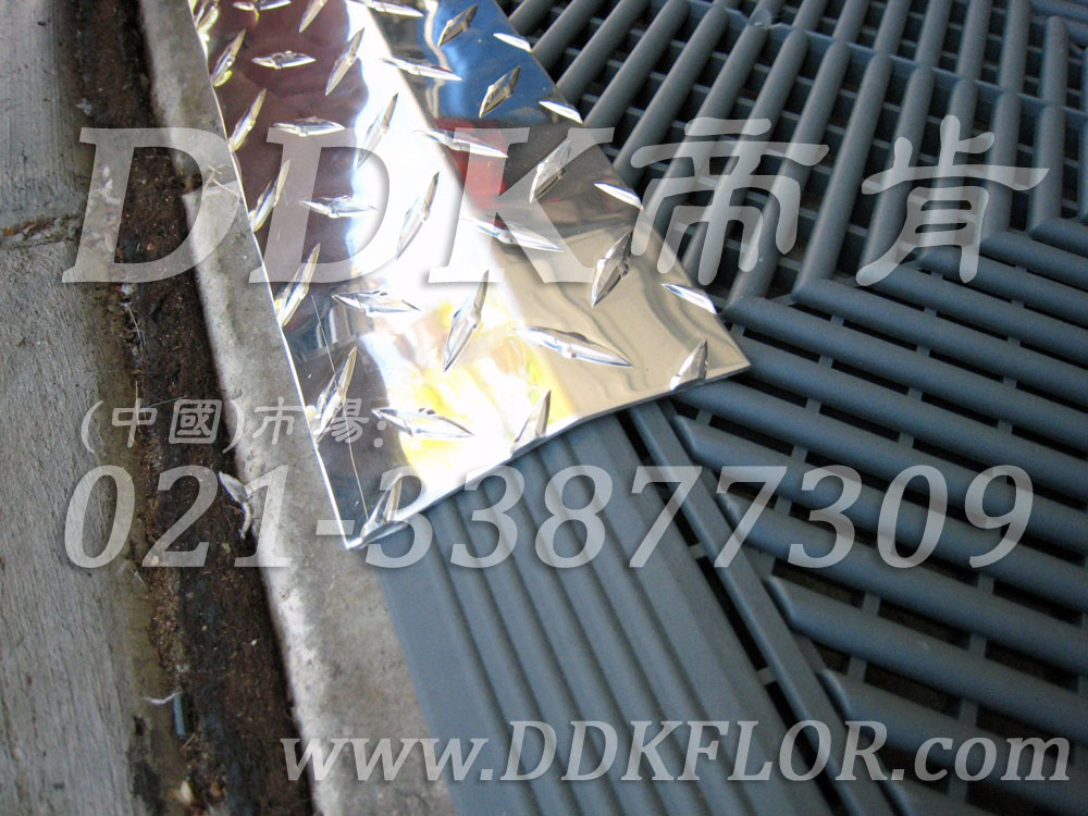 私人車庫地面鋪裝地板材料(14)_灰色組合樣板圖片,帝肯(DDK)_8100_C618(私人車庫地面材料)效果圖 私人車庫地面鋪裝地板材料(14)_灰色組合樣板圖片,帝肯(DDK)_8100_C618(私人車庫地面材料)效果圖,別墅私家車庫裝修,車庫pvc地板,車庫地坪,車庫地墊,車庫地板,車庫地膠,車庫塑料地毯,車庫塑膠地板,車庫防滑墊