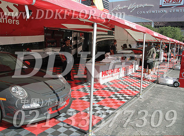 黑色加白色加紅色組合安裝（18）_汽車(chē)室外展覽展會(huì)帳篷地面地板材料樣板圖片,帝肯(DDK)_8100_680（展覽地面地板材料）效果圖,會(huì)展地板,可拼接展會(huì)塑膠地板,展會(huì)地板,展會(huì)地膠,展廳塑料格柵,展廳展車(chē)地墊,展臺(tái)地板,展銷(xiāo)會(huì)專用地板,汽車(chē)4s店卡扣展示板,汽車(chē)展廳地墊,汽車(chē)展廳地板,汽車(chē)展臺(tái),汽車(chē)展示地墊,車(chē)型展示板,車(chē)展地板,車(chē)展地膠