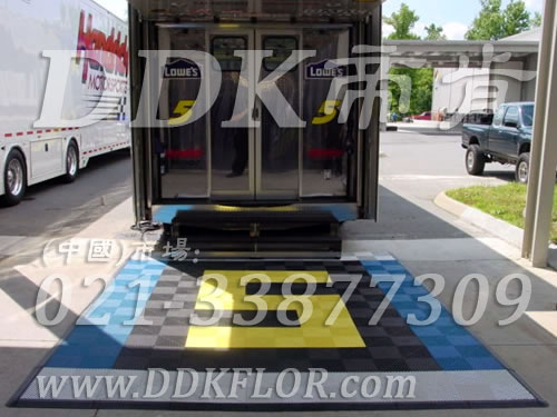 深灰藍(lán)黃色組合安裝(21)_戶外展覽展會(huì)活動(dòng)銷(xiāo)售帳篷地面地板材料樣板圖片,帝肯(DDK)_8100_680(展覽地面地板材料)效果圖 深灰藍(lán)黃色組合安裝(21)_戶外展覽展會(huì)活動(dòng)銷(xiāo)售帳篷地面地板材料樣板圖片,帝肯(DDK)_8100_680(展覽地面地板材料)效果圖,會(huì)展地板,可拼接展會(huì)塑膠地板,展會(huì)地板,展會(huì)地膠,展廳塑料格柵,展廳展車(chē)地墊,展臺(tái)地板,展銷(xiāo)會(huì)專用地板