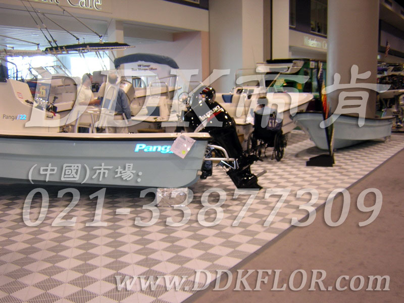 淺灰組合安裝(28)_游艇展覽展銷(xiāo)會(huì)展臺(tái)區(qū)地面地板鋪裝材料樣板圖片,帝肯(DDK)_8100_680(展覽地面地板材料)效果圖, 淺灰組合安裝(28)_游艇展覽展銷(xiāo)會(huì)展臺(tái)區(qū)地面地板鋪裝材料樣板圖片,帝肯(DDK)_8100_680(展覽地面地板材料)效果圖,會(huì)展地板,可拼接展會(huì)塑膠地板,展會(huì)地板,展會(huì)地膠,展廳塑料格柵,展廳展車(chē)地墊,展臺(tái)地板,展銷(xiāo)會(huì)專用地板