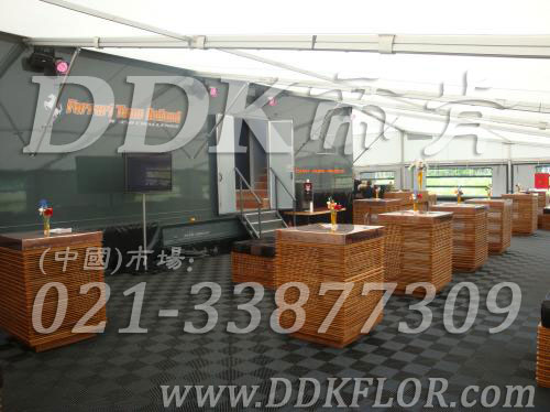 深灰組合安裝(30)_戶外展覽展銷(xiāo)會(huì)活動(dòng)招待區(qū)地面地板鋪裝材料樣板圖片,帝肯(DDK)_8100_680(展覽地面地板材料)效果圖 深灰組合安裝(30)_戶外展覽展銷(xiāo)會(huì)活動(dòng)招待區(qū)地面地板鋪裝材料樣板圖片,帝肯(DDK)_8100_680(展覽地面地板材料)效果圖,會(huì)展地板,可拼接展會(huì)塑膠地板,展會(huì)地板,展會(huì)地膠,展廳塑料格柵,展廳展車(chē)地墊,展臺(tái)地板,展銷(xiāo)會(huì)專用地板