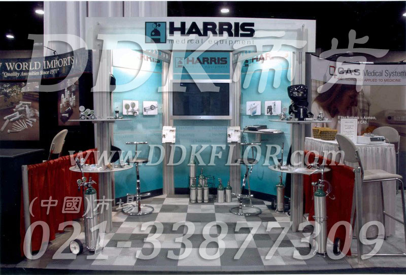 淺灰組合安裝(33)_展覽展銷(xiāo)會(huì)活動(dòng)接待區(qū)地面地板鋪裝材料樣板圖片,帝肯(DDK)_8100_680(展覽地面地板材料)效果圖, 淺灰組合安裝(33)_展覽展銷(xiāo)會(huì)活動(dòng)接待區(qū)地面地板鋪裝材料樣板圖片,帝肯(DDK)_8100_680(展覽地面地板材料)效果圖,會(huì)展地板,可拼接展會(huì)塑膠地板,展會(huì)地板,展會(huì)地膠,展廳塑料格柵,展廳展車(chē)地墊,展臺(tái)地板,展銷(xiāo)會(huì)專用地板