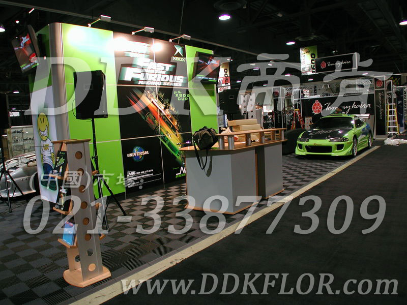 深灰組合安裝(34)_展覽展銷(xiāo)會(huì)產(chǎn)品展示發(fā)布區(qū)地面地板鋪裝材料樣板圖片,帝肯(DDK)_8100_680(展覽地面地板材料)效果圖, 深灰組合安裝(34)_展覽展銷(xiāo)會(huì)產(chǎn)品展示發(fā)布區(qū)地面地板鋪裝材料樣板圖片,帝肯(DDK)_8100_680(展覽地面地板材料)效果圖,會(huì)展地板,可拼接展會(huì)塑膠地板,展會(huì)地板,展會(huì)地膠,展廳塑料格柵,展廳展車(chē)地墊,展臺(tái)地板,展銷(xiāo)會(huì)專用地板