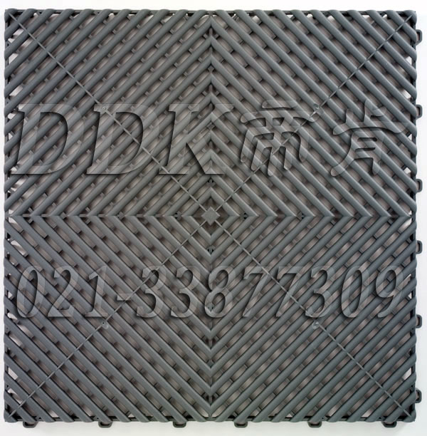 錫灰色回字條紋網(wǎng)格板（4）樣板圖片,帝肯(DDK)_8100（Besen|貝森）效果圖,塑料網(wǎng)格扳,塑料防滑網(wǎng)格墊,塑料網(wǎng)格防滑地墊,網(wǎng)格塑料墊,網(wǎng)格塑料地板墊,網(wǎng)格地板,網(wǎng)格地墊,網(wǎng)格防滑墊,網(wǎng)孔地墊,防滑塑料網(wǎng)格,pvc防水地墊,z字型疏水墊,塑膠透水地板,室外防滑透水墊,排水地墊,排水地板,排水防滑墊,泄水型地板磚,漏水地墊,漏水地膠,疏水地毯,疏水地席,疏水地墊,疏水防滑墊,疏水防滑地墊,疏水磚,疏水板,疏水墊,耐油耐水地墊,透水地墊,茶水間防滑地墊,防水地毯,防水地膠墊,防水墊,防水防滑墊,防水地墊,隔水地墊,防滑隔水墊,隔水地板,隔水材料,活動地板,漏水防滑墊,漏水橡膠墊,PVC拼接地墊,塑料拼裝地板,塑料拼接地板,室外拼接地墊,室外鏤空拼裝地板,拼裝地墊,拼接式防滑墊,拼接式地墊,拼接地板,拼裝地板,拼裝地膠,防滑拼墊,組合式地墊,模塊地墊,模塊地板