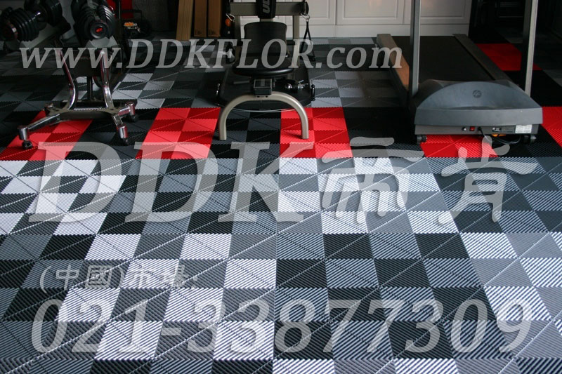 健身房器械區(qū)地面鋪裝材料_紅加灰白組合（2）樣板圖片,帝肯(DDK)_8100_3020（地下室健身房地面地板材料）效果圖,健身房pvc塑膠地板,健身房地墊,健身房地板,健身房地板膠,健身房地毯,健身房地膠,健身房橡膠地板,健身房防震地墊,運(yùn)動(dòng)地墊,運(yùn)動(dòng)地板,運(yùn)動(dòng)地膠