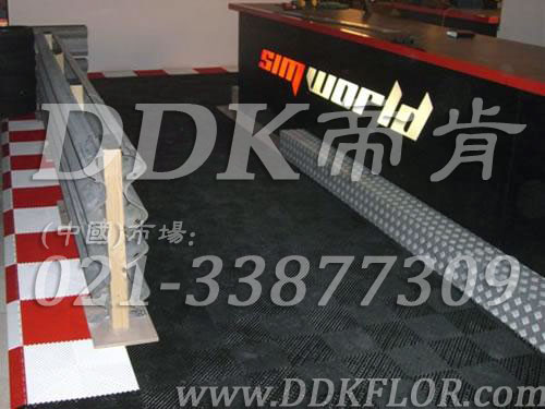 健身會(huì)所前臺(tái)接待區(qū)鋪裝材料（9）_紅白加黑灰組合樣板圖片,帝肯(DDK)_8100_3020（地下室健身房地面地板材料）效果圖,健身房pvc塑膠地板,健身房地墊,健身房地板,健身房地板膠,健身房地毯,健身房地膠,健身房橡膠地板,健身房防震地墊,運(yùn)動(dòng)地墊,運(yùn)動(dòng)地板,運(yùn)動(dòng)地膠