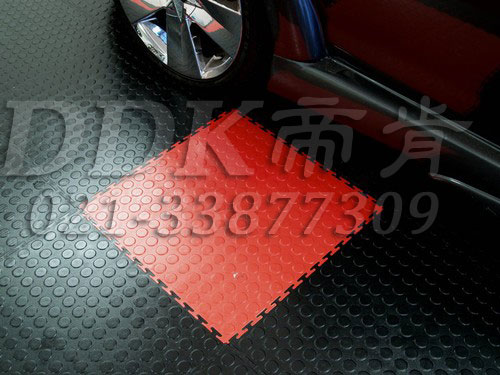 私家車庫(kù)裝修車庫(kù)地坪地面材料（7）_紅加黑灰色銅錢表面地板樣板圖片,帝肯(DDK)_2000_C618（地下車庫(kù)地面材料）效果圖,車庫(kù)pvc地板,車庫(kù)地坪,車庫(kù)地板,車庫(kù)地墊,車庫(kù)地膠,車庫(kù)塑料地毯,車庫(kù)塑膠地板,車庫(kù)防滑墊,別墅私家車庫(kù)裝修