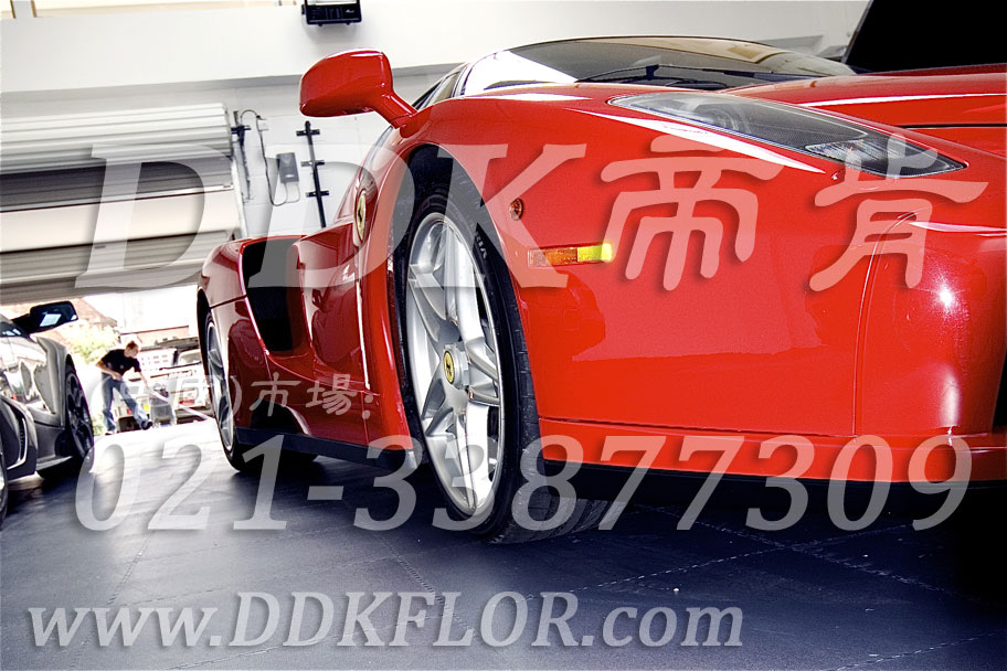 私家車庫(kù)裝修車庫(kù)地坪地面材料（14）_灰色平紋防滑表面車庫(kù)地板樣板圖片,帝肯(DDK)_2000_C618（地下車庫(kù)地面材料）效果圖,別墅私家車庫(kù)裝修,車庫(kù)pvc地板,車庫(kù)地坪,車庫(kù)地墊,車庫(kù)地板,車庫(kù)地膠,車庫(kù)塑料地毯,車庫(kù)塑膠地板,車庫(kù)防滑墊,停車場(chǎng)防滑墊