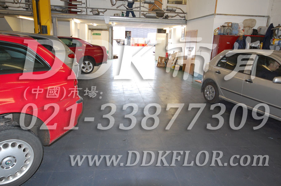 車庫(kù)裝修車庫(kù)地坪地面材料（16）_灰色平紋防滑表面車庫(kù)地板樣板圖片,帝肯(DDK)_2000_C618（地下車庫(kù)地面材料）效果圖,別墅私家車庫(kù)裝修,車庫(kù)pvc地板,車庫(kù)地坪,車庫(kù)地墊,車庫(kù)地板,車庫(kù)地膠,車庫(kù)塑料地毯,車庫(kù)塑膠地板,車庫(kù)防滑墊,停車場(chǎng)防滑墊
