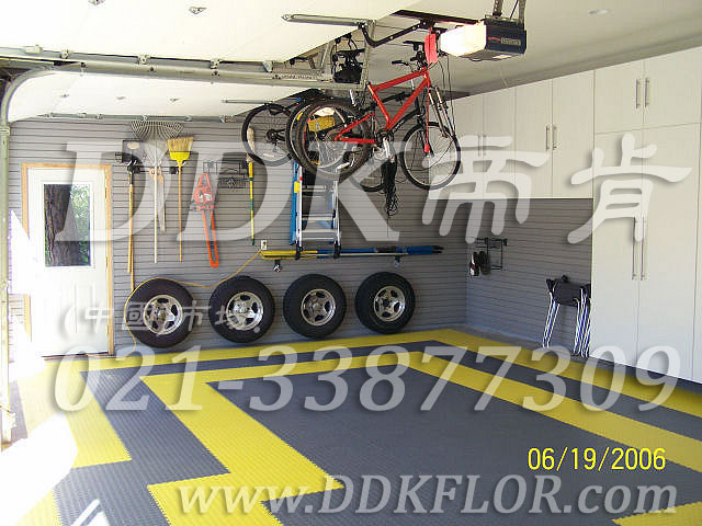 私家車庫(kù)裝修車庫(kù)地坪地面材料（17）_檸檬黃加灰色錢幣紋防滑表面車庫(kù)地板樣板圖片,帝肯(DDK)_2000_C618（地下車庫(kù)地面材料）效果圖,別墅私家車庫(kù)裝修,車庫(kù)pvc地板,車庫(kù)地坪,車庫(kù)地墊,車庫(kù)地板,車庫(kù)地膠,車庫(kù)塑料地毯,車庫(kù)塑膠地板,車庫(kù)防滑墊,停車場(chǎng)防滑墊