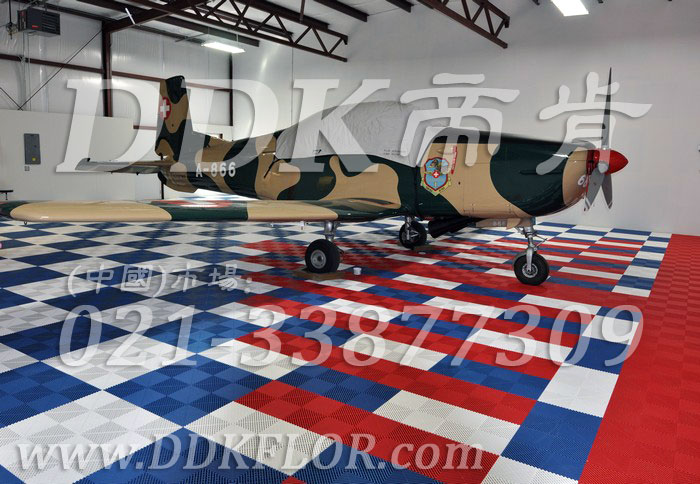 私人飛機停機坪做法（17）_私人飛機庫停機地面_紅藍(lán)白色地板