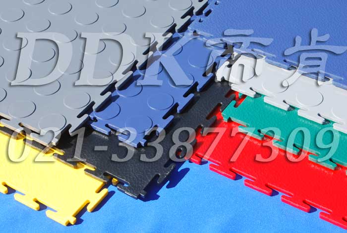 銀灰色_水藍_黑色_紅色等_PVC塑膠鎖扣型地板樣板圖片,帝肯(DDK)_2000（PG|派奇）效果圖,安全通道用地板,工業(yè)pvc地板,pvc工業(yè)地板,工業(yè)地板磚,工業(yè)地板,工業(yè)地板膠,工業(yè)地膠,工業(yè)塑膠地板,工業(yè)橡膠地板,工業(yè)防滑墊,pvc承重地板,耐重壓地板,工廠車間地膠,工廠車間地板革,車間pvc地板,車間塑膠地板,車間用地板膠,車間地板磚,車間地板,車間防砸地板,車間地膠墊,車間地面膠皮,倉庫防潮地膠,倉庫地板,防潮地板,防潮板,塑料拼裝地板,塑料拼接地板,塑料橡膠地毯,塑料地板,叉車地板