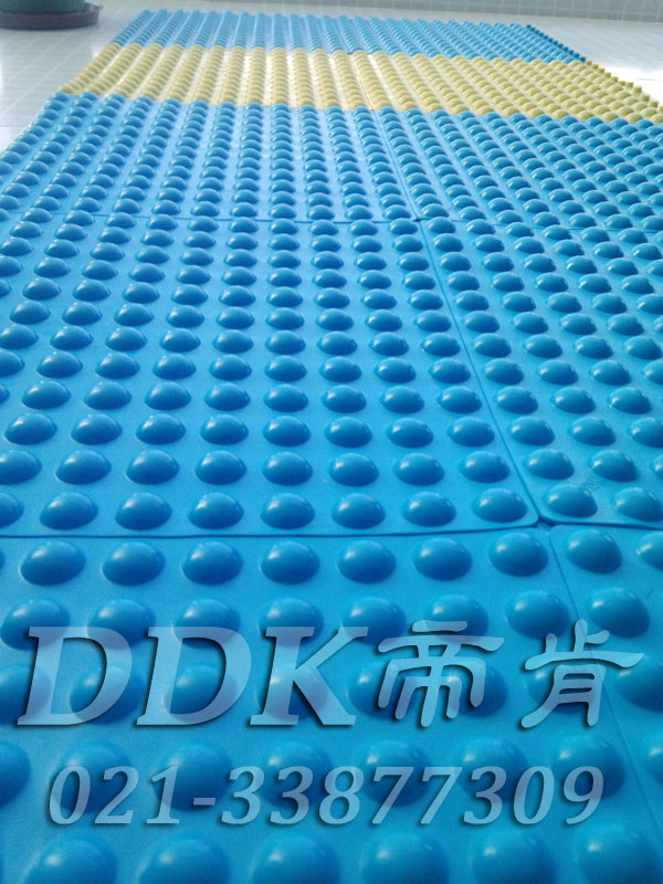 水藍顏色加黃色組合_凸起防滑表面_泳池安全防滑地毯