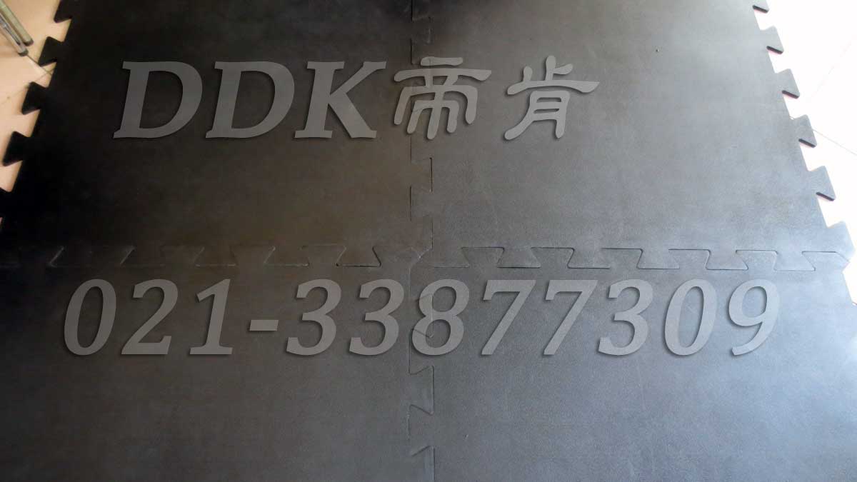 重型抗壓防震工業(yè)地板材料樣板圖片,帝肯(DDK)_4100（Honda|宏達(dá)）效果圖，抗壓地墊,抗壓地板,耐壓地板,耐壓耐磨地毯,耐重壓地墊,耐重壓地板,膠墊,腳墊,工業(yè)地板磚,車(chē)間地板磚,維修車(chē)間地板,車(chē)間地板防護(hù)墊,pvc工業(yè)地板,工業(yè)地板,工業(yè)地墊,工業(yè)地坪,工業(yè)地膠,工業(yè)地磚,工業(yè)地板膠,工廠地墊,工廠地板,工廠地板膠,工廠地毯,工廠腳墊,工業(yè)防滑墊,工廠用橡膠地墊,汽車(chē)維修車(chē)間用地板,車(chē)間地板,車(chē)間橡膠地板,車(chē)間橡膠墊,車(chē)間用地板膠,車(chē)間防滑地墊,車(chē)間防滑墊,車(chē)間防砸地板,軟質(zhì)地板,車(chē)間pvc地板,車(chē)間地坪,車(chē)間地墊,車(chē)間塑膠地板,車(chē)間地面膠皮,車(chē)間地膠墊,車(chē)間地毯,安全地膠,安全墊,安全橡膠地墊,安全防滑墊,耐磨地板,耐磨地墊,耐磨地膠,耐磨防滑地板,樹(shù)皮紋,蛇皮紋