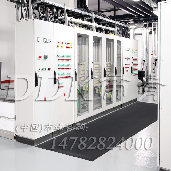 黑色配電房站立防滑毯樣板圖片,帝肯(DDK)_S350_9979（車(chē)間過(guò)道地面材料）效果圖,橡膠地毯,橡膠防滑地毯,工廠防滑墊