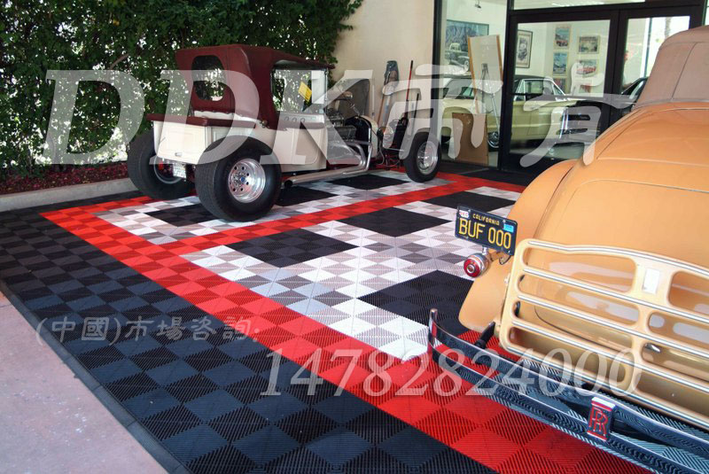 大門進(jìn)門地面鋪什么好？抗壓防滑型組合型門墊_黑紅白拼接效果樣板圖片，帝肯(DDK)_8100_900（大門入口防滑墊）效果圖，刮泥門墊,塑料門墊,大門腳墊,模塊拼接式門墊,腳墊門墊,進(jìn)門地墊,進(jìn)門腳墊,門前地墊,門前墊,門廳地墊,門口地墊,門廳腳墊,門口防滑地墊,門口防滑地膠,門口防滑墊,門口腳墊,門口腳踏墊,防滑門墊