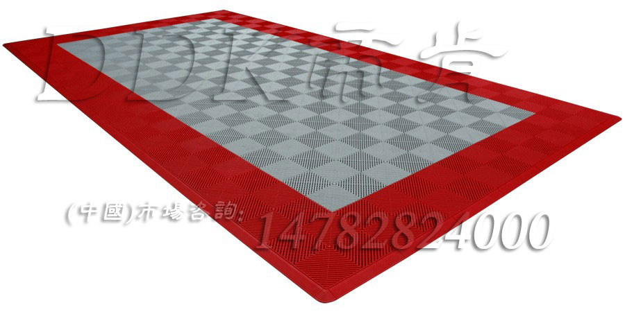 進門地墊什么材料的好？紅邊加灰色主模效果樣板圖片，帝肯(DDK)_8100_900（大門入口防滑墊）效果圖，門口地墊,門口地毯,門口地面除塵刷,門口腳墊,門口腳踏墊,門口除塵地墊,門口防滑墊,門口防滑地膠,門口防滑地墊,門口防塵墊,門口防塵地毯,門口防塵地墊,進門地墊,進門腳墊,自動門地墊,腳墊門墊,門廳地墊,門廳地毯,門廳腳墊,門廳除塵地墊,防滑門墊,除塵門墊,除雪門墊,廣告門墊,模塊拼接式門墊,橡膠門墊,嵌入式門墊,塑膠門墊,大門腳墊,刮泥門墊,三合一門墊,logo門墊,三合一門口毯,塑料門墊,入口防塵地墊,入口防水地墊,入口防滑墊,出入口地墊