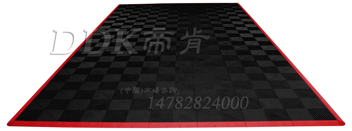 工廠地面耐壓耐油材料有哪些？黑色加紅邊框工廠用地墊樣板圖片,帝肯(DDK)_8100_9979（工廠地面材料）效果圖,工廠車間地膠,維修車間地板,車間地墊,車間地板,車間地板磚,車間用地板膠,車間塑料防滑墊,車間地膠墊,車間防砸地板,車間防滑墊,車間防滑地墊,抗壓地板,抗壓地墊,耐壓地板,耐壓耐磨地毯,耐重壓地墊,防水地墊,透水地墊,透水地板膠墊,防水墊,防水地膠墊,防水防滑墊,防滑隔水墊,隔水地墊,隔水地板,隔水材料,疏水地墊,疏水板,疏水磚,疏水防滑墊,疏水防滑地墊,耐油耐水地墊,漏水防滑墊,漏水地膠,漏水地墊,疏水墊,排水地板,排水防滑墊,排水地墊,泄水型地板磚,pvc防水地墊,工業(yè)地墊,工業(yè)地板,工業(yè)地板膠,工業(yè)地磚,工業(yè)地膠,工廠走道地墊,工廠地墊,工業(yè)防滑墊,工業(yè)防滑地板,工業(yè)防滑地墊,工業(yè)走道地墊,工業(yè)耐油地墊,工業(yè)用格柵地墊,工廠用塑料地板,工廠地膠,工廠地板膠,工廠地板,工廠塑膠地板,pvc工業(yè)地板,廠房地板材料,廠房地膠,廠房防滑地膠,pvc承重地板,重型防滑耐油墊,塑料拼裝地板,塑料拼接地板,拼接式地墊,拼接地板,拼接式防滑墊,拼裝地墊,拼裝地板,拼裝地膠,防滑拼墊,耐酸堿地墊,耐酸堿防腐蝕膠墊,防酸堿地膠墊,網(wǎng)孔地墊,網(wǎng)格地板,網(wǎng)格防滑墊,網(wǎng)狀防滑墊,塑料網(wǎng)格扳,塑料網(wǎng)格防滑地墊,塑料防滑網(wǎng)格墊,防滑塑料網(wǎng)格