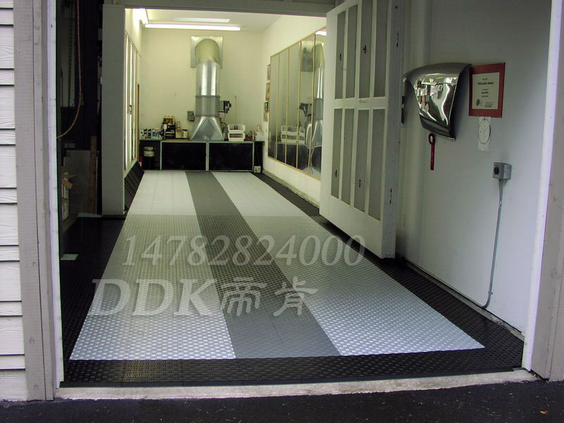 【辦公室快裝型塑膠地板】銀灰色加黑色快裝地板