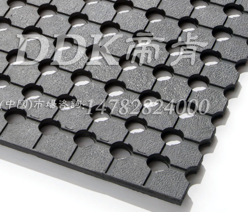 【控水型防滑地毯】什么材料地毯鋪在地面控水防滑？樣板圖片,帝肯(DDK)_4500（BRD|大道）效果圖,pvc防水地墊,室外防滑透水墊,排水地墊,排水防滑墊,疏水地毯,疏水地席,疏水地膠,疏水墊,疏水性材料,疏水防滑地墊,疏水防滑墊,疏水地墊,防水墊,防水地膠墊,防水地毯,防水地墊,透水防滑塑膠地墊,透水地板膠墊,透水地墊,耐油耐水地墊,防滑隔水墊,隔水地墊,隔水地板,隔水材料