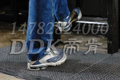 【耐油防滑工業(yè)疏水地墊】兼具防站立疲勞功能的耐油防滑工業(yè)疏水地墊樣板圖片,帝肯(DDK)_8300_9979(防水防油型車間地面防滑材料)效果圖 【耐油防滑工業(yè)疏水地墊】兼具防站立疲勞功能的耐油防滑工業(yè)疏水地墊樣板圖片,帝肯(DDK)_8300_9979(防水防油型車間地面防滑材料)效果圖,工業(yè)地墊,工業(yè)地膠,工業(yè)用格柵地墊,工業(yè)耐油地墊,工業(yè)腳墊,工廠走道地墊,工廠車間地膠,工廠防滑墊,工廠防滑地墊,車間地墊,車間地膠墊,車間塑料防滑墊,車間橡膠墊,車間防滑地墊,車間防滑墊