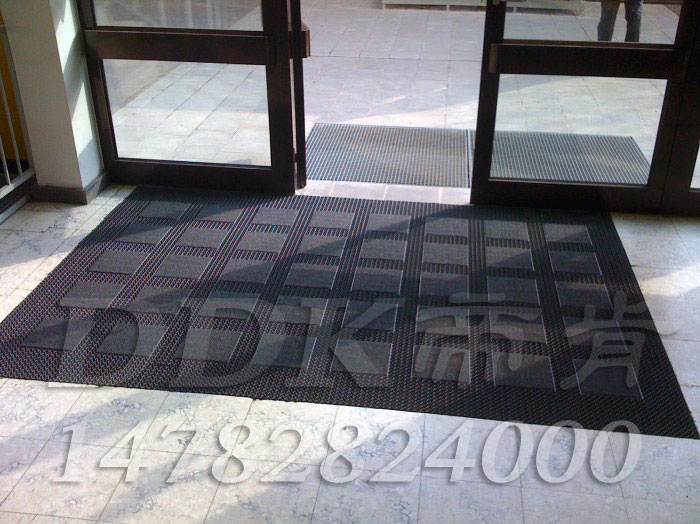 【剛進門鋪什么防塵腳墊好】拼塊式防塵門口腳墊樣板圖片,帝肯(DDK)_3MD9300（曼達）效果圖,入口防塵地墊,三合一防塵墊,三合一防塵地墊,門口防塵地墊,防塵墊,防塵地膠墊,防塵地毯,防塵門墊,防塵防污地墊,防塵防滑地墊,門口防塵地毯,門口防塵墊,防塵地墊