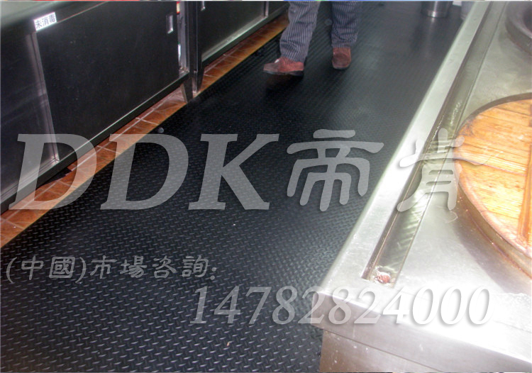 【地磚防滑用地毯】黑色人字形鐵板紋防滑走道地毯