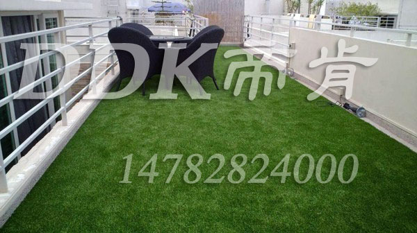 【仿綠色草皮地毯】露天連廊仿綠色草皮地毯樣板圖片,帝肯(DDK)_6200（Green|歌林）效果圖，露臺(tái)草坪,露臺(tái)地面裝修,露臺(tái)地板,仿真草坪