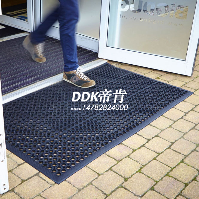 疏水防滑地墊，戶外橡膠入口墊 | 900w x 600d 毫米 | 黑色圓孔